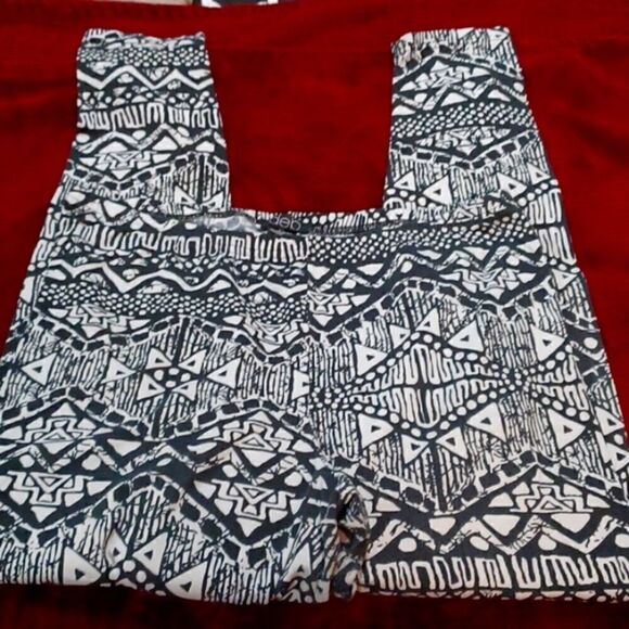 Black/white Aztec Print leggings  - Picture 1 of 5